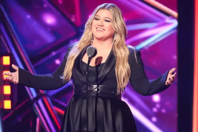 Lirik Lagu Red Flag Collector Oleh Kelly Clarkson