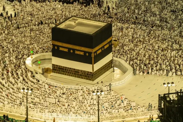 2 Doa saat Melihat Ka'bah Lengkap dengan Arti dan Keutamaannya