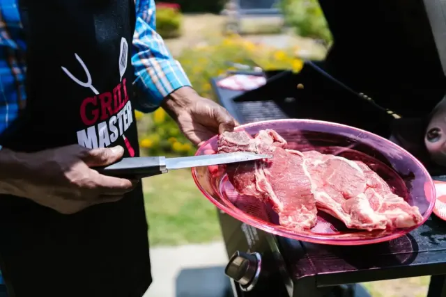 Hukum Menjual Daging Kurban, Benarkah Diperbolehkan?
