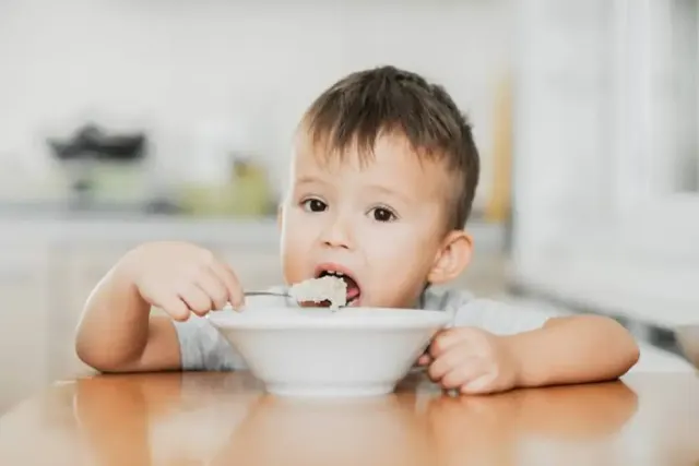 6 Makanan yang Baik untuk Perkembangan Otak Anak, dari Telur hingga Oatmeal