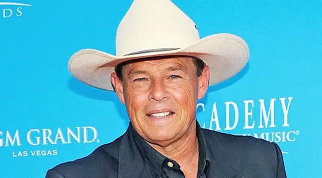 Lirik Lagu She Don't Know, She's Beautiful Milik Sammy Kershaw
