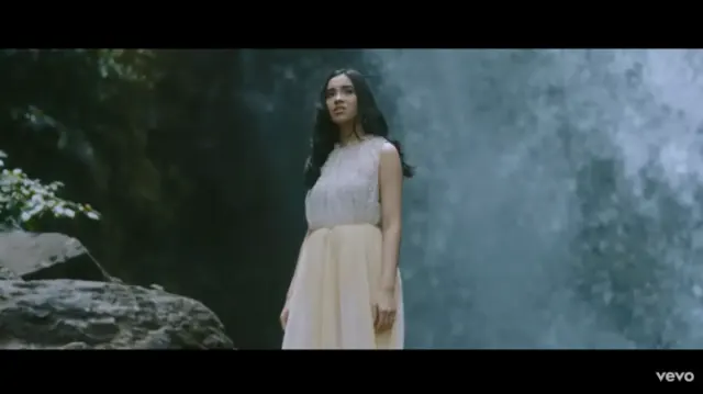 Lirik Lagu Dibanding Dia Ciptaan Jeje Govinda yang Dinyanyikan Lyodra, Bikin Hati Terenyuh