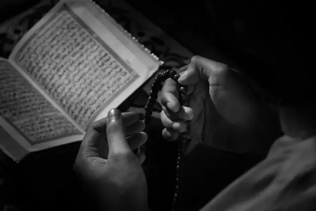 Hukum dan Cara Mengirim Surah Al Fatihah untuk Orang Tua yang Masih Hidup