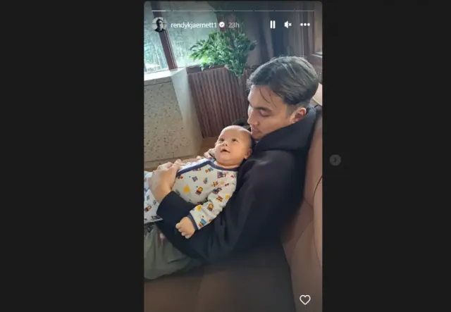 Rendy Kjaernett Pamer Gendong Anak Ketiga, Perselingkuhan Dimaafkan Lady Nayoan?