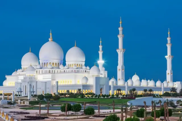 10 Masjid Terbesar di Dunia, Apakah Ada Masjid Istiqlal?