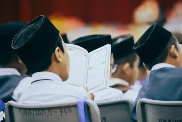 Wajib Disantuni, Berikut Doa untuk Anak Yatim dalam Agama Islam