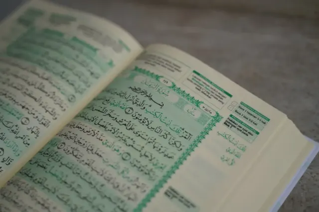 Bacaan dan Arti Surah Al Maun, Larangan Menghardik Anak Yatim