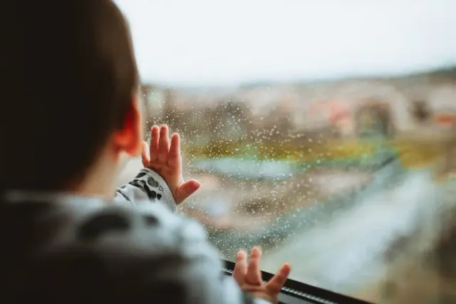 7 Ayat Al-Qur'an tentang Perintah Menyayangi Anak Yatim