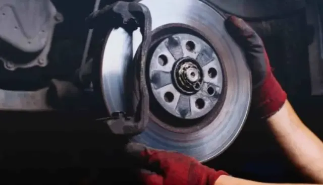Apa Bahaya Vapor Lock Saat Mobil Menghadapi Turunan Panjang?