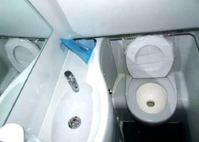Kenapa Sih, Toilet Bus Cuma Bisa Dipakai Buang Air Kecil Saja?