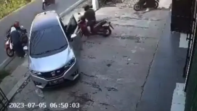 Viral Video Pengemudi Mobil di Pamulang jadi Korban Pencurian, Pelaku 5 Motor, Modus Ban Pecah