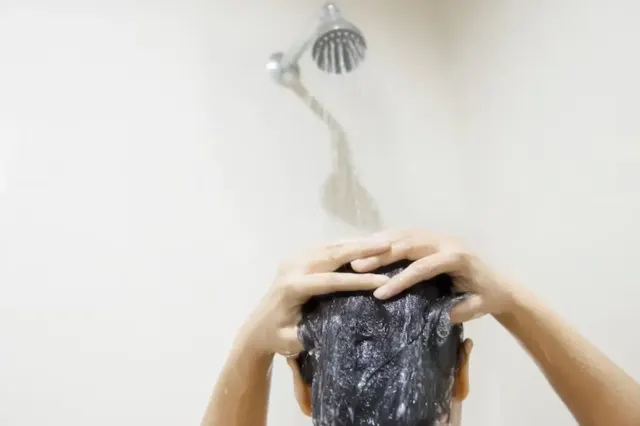 Mandi Air Dingin atau Air Hangat, Mana yang Lebih Sehat?
