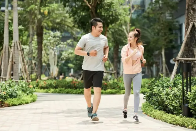 Olahraga Jalan Cepat atau Lari, Mana yang Lebih Sehat?