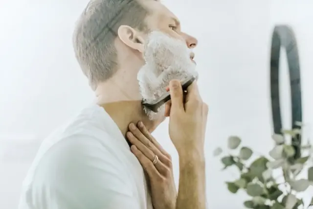 Cara Cukur Brewok dan Kumis yang Aman dan Sehat, Biar Tidak Jadi Sarang Bakteri di Wajah Kamu