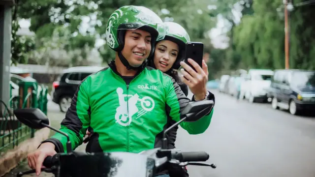 Cara Chat Teman via Gojek dengan Mudah dan Seru, Bisa Kirim Stiker