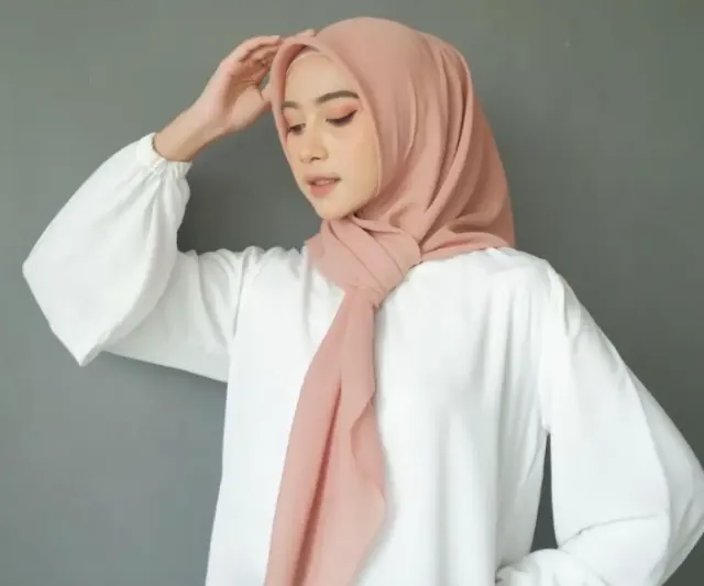 Simak Tutorial Hijab Segi 4 dan Tips Memilih Hijab Segi Empat Sesuai Wajah Kamu
