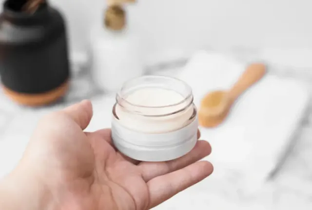 Yuk! Kenali Perbedaan Krim Racikan dengan Skincare Umum, Jangan Sampai Kulitmu Rusak karena Sembarangan Beli Produk Perawatan