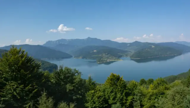 10 Danau Terbesar yang Ada di Dunia, Hampir Seluas Negara Jepang Lho!