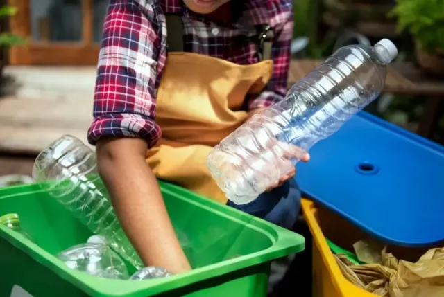 7 Cara Pengelolaan Sampah Anorganik secara Efektif, Mulai dari Pembuangan yang Benar Hingga Pengurangan Plastik Sekali Pakai