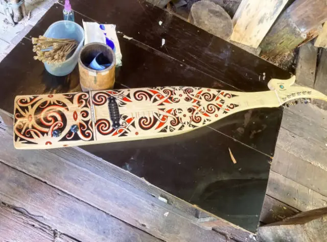Mengenal Alat Musik Sape Khas Suku Dayak, Tidak Bisa Dimainkan Sembarang Orang!