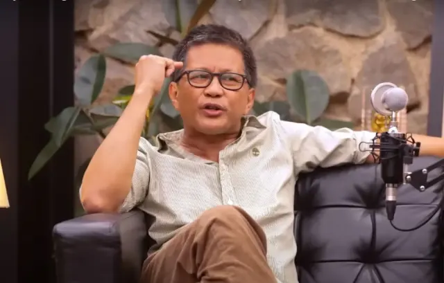 Rocky Gerung Didorong Minta Maaf Usai Sebut Jokowi Bajingan Tolol, Akbar Faizal: Kamu Keterlaluan!
