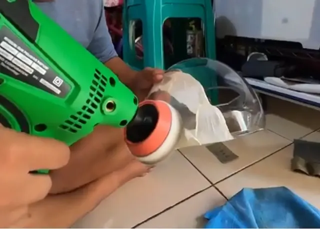 Nggak Selalu Harus Ganti Baru, Begini Cara Menghilangkan Baret di Kaca Helm