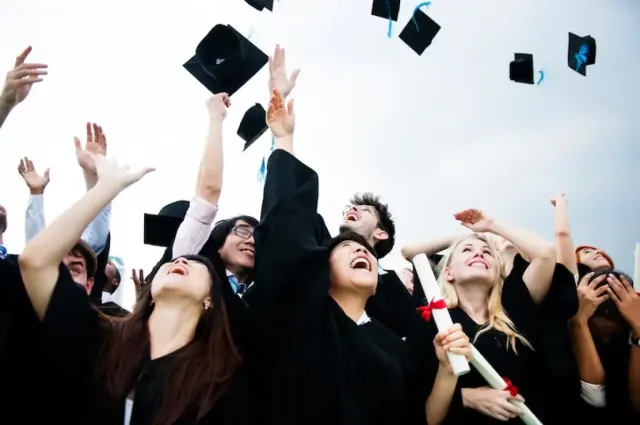 Bikin Nggak Lagi Bertanya-tanya, Ini Definisi Yudisium dan Perbedaannya dengan Wisuda di Dunia Perkuliahan