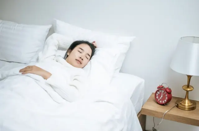 Jangan Asal, Ketahui Posisi Tidur Penderita Skoliosis yang Benar