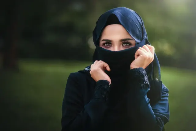 Tiktoker Oklin Fia Dihujat, Ini Hukum Wanita Berpakaian Ketat dalam Islam