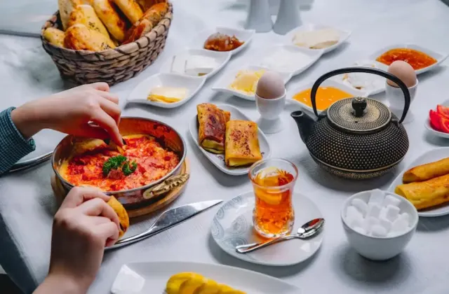 5 Makanan yang Berbahaya Jika Dikonsumsi Bersama Teh, Bikin Kesehatan Terganggu