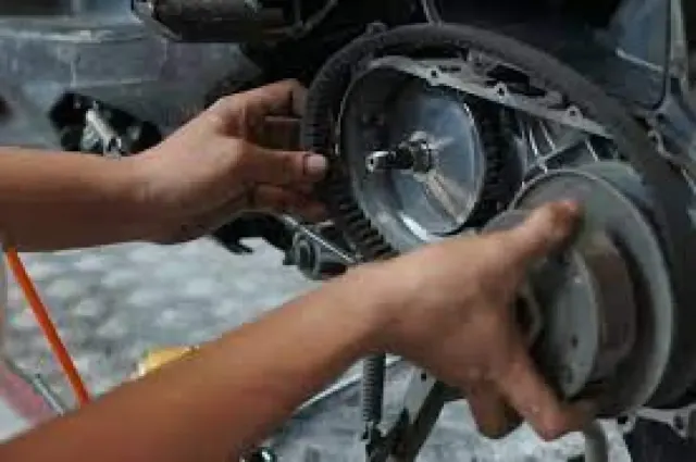 Tanda V-Belt Motor Matic Rusak Serta Cara Merawatnya, Jangan Suka Main Gas Tiba-tiba!