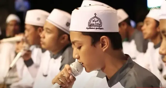 Lirik Sholawat Astaghfirullah Robbal Baroya Versi Gus Azmi