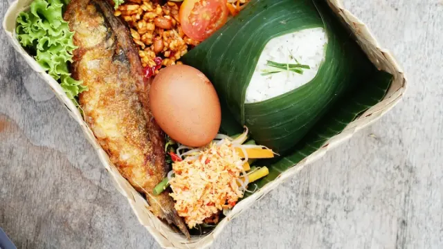 Doa Mau Makan dan Artinya Lengkap dengan Adab yang Harus Diperhatikan