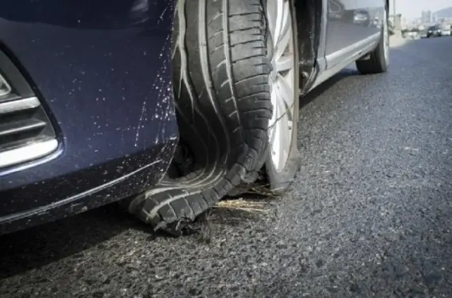 9 Faktor Penyebab Ban Mobil Pecah, Harus Dipahami untuk Hindari Kecelakaan dan Bahayakan Pengguna Jalan Lainnya!