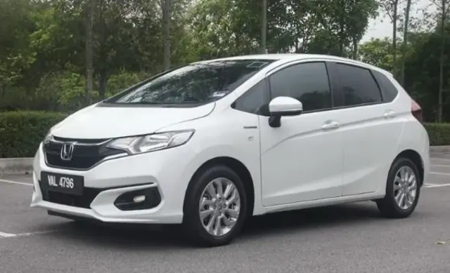 Cara Hindari Velg Mobil Penyok, Ikuti 8 Tips Berkendara di Jalan Berlubang Ini, Ayo Buktikan!
