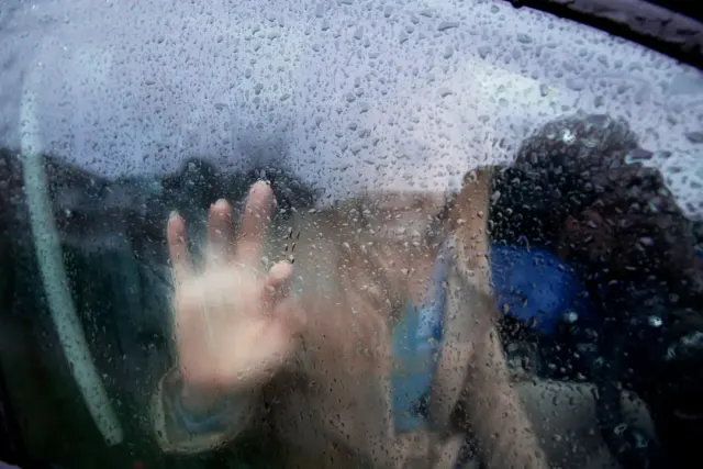 Tidak Hanya Hujan, Berikut Penyebab dan Cara Atasi Kaca Mobil Berembun yang Mengganggu Jarak Pandang