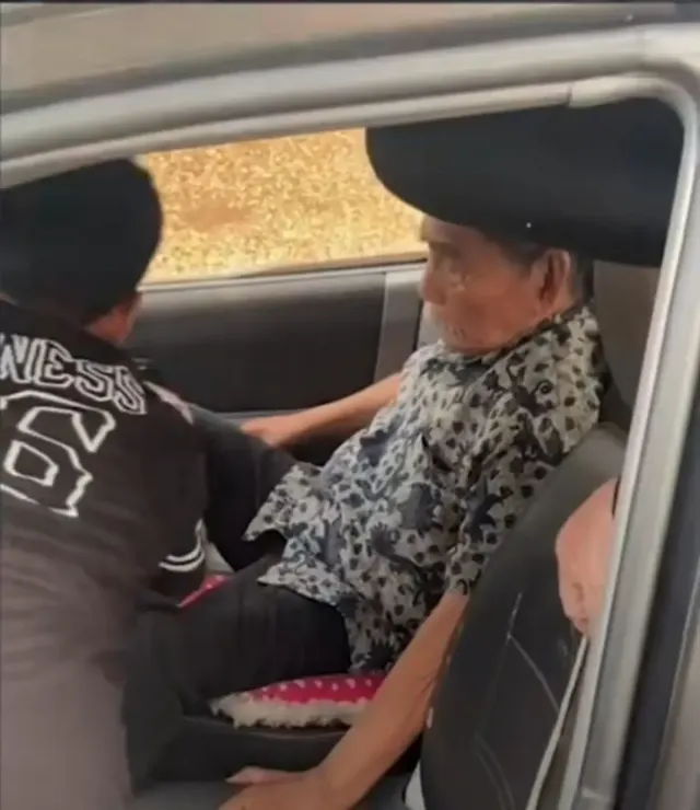 Viral Lansia Bawa Mobil Ugal-ugalan di Tol dan Dipertanyakan Anaknya Kemana, Adakah Batasan Usia Mengemudi di Indonesia?