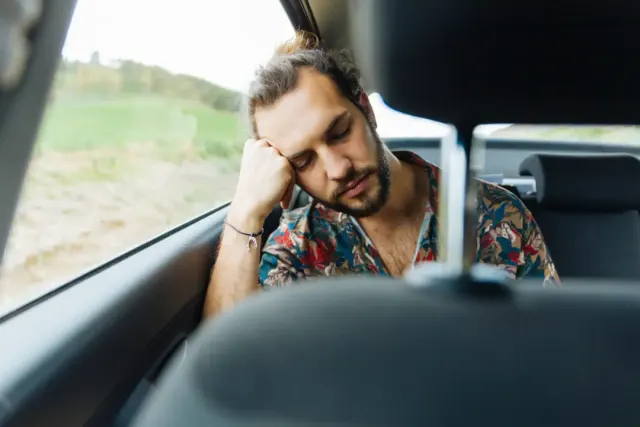 Sebaiknya Jangan! Ternyata Bahaya Banget Tidur di Dalam Mobil Loh