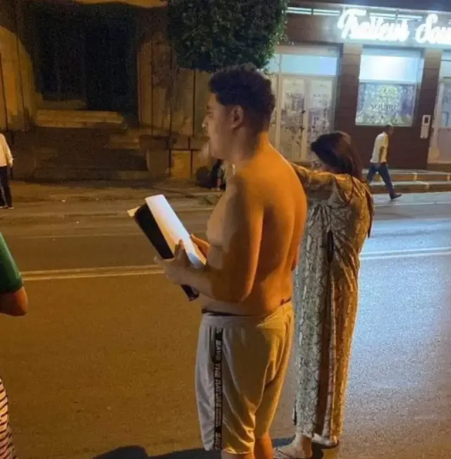 Seorang Pria Menjadi Viral setelah menyelamatkan PlayStation 5 Miliknya saat Gempa Maroko