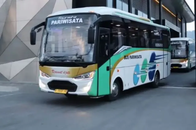 PO Kramat Djati Kenalkan Bus Medium Bodi Tourista dengan Livery Baru