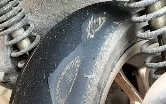 Ban Belakang Sepeda Motor Lebih Cepat Aus? Ini Penyebabnya!