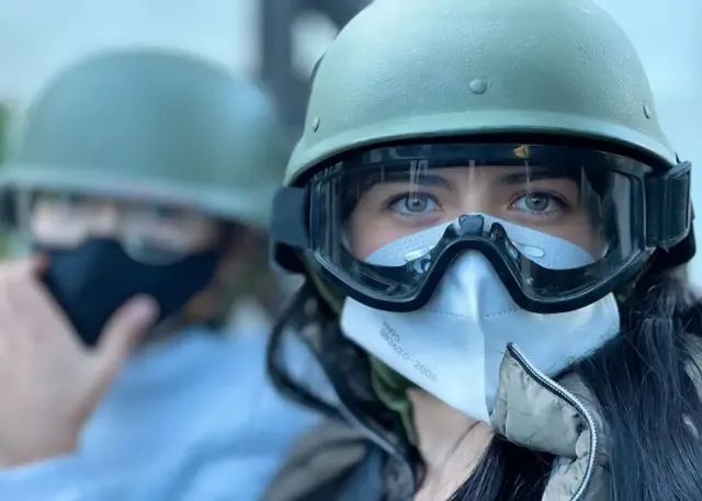 Tips Aman Naik Motor Pakai Helm Tanpa Kaca yang Harus Kamu Coba!