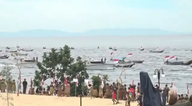Keren! Atraksi Sailing Pass Kapal Perang TNI AL di Sail Teluk Cenderawasih