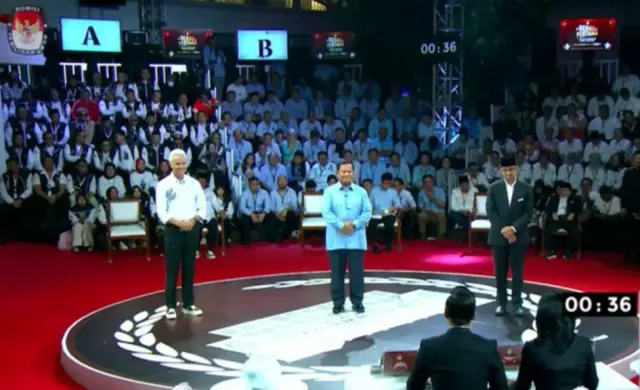 6 Momen Menarik Debat Perdana Capres 2024 yang Curi Perhatian, Ada Pose Jurus Silat