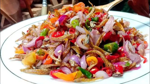 Resep Teri Sambal Matah, Ide Menu Makan Keluarga Simpel dan Nikmat