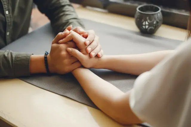 Tidak Pernah Gagal, 15 Gombalan Romantis Lucu ini Selalu Sukses Timbulkan Senyum Manis Gadis Kota Mojokerto, Berani Mencobanya?