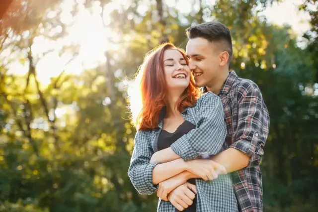 Siapa Sangka, 25 Gombalan Romantis Lucu ini Punya Efek yang Luar Biasa, Bikin Wanita Kendal Jadi Semakin Bahagia