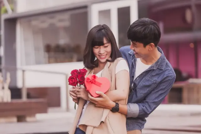 20 Gombalan Romantis Lucu ini Bisa Jadi Senjata Ampuh Buat Kamu yang Lagi PDKT Sama Gadis Wonosobo
