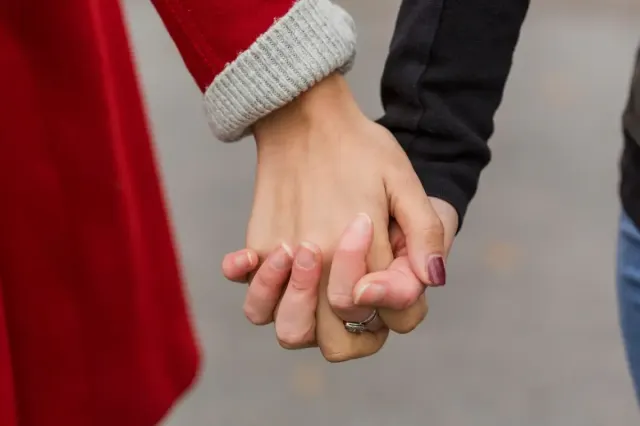 Harmoni Cinta Dalam Kata-kata: 20 Gombalan Romantis Lucu untuk Menyelami Kedalaman Hati Gadis Karawang yang Menawan