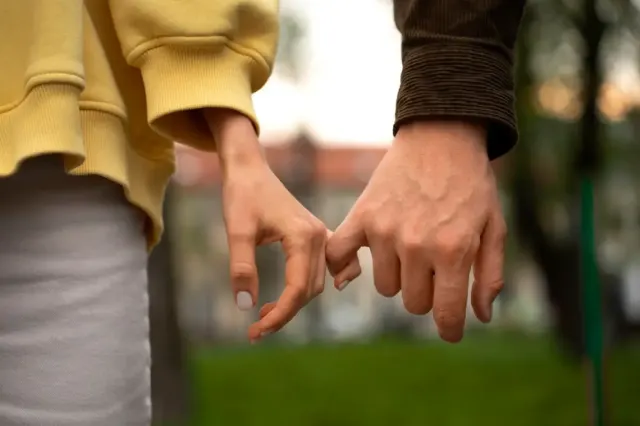 Cinta Dalam Kehangatan Kata-kata, 20 Gombalan Romantis Lucu yang Menghujani Si Cantik Garut dengan Kasih Sayang dan Penghargaan